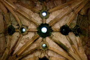 architecture_medievale_assommoirs_chateau_bodiam