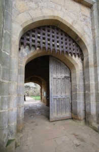 chateau_porterie_corps_de_garde_monde_medieval_bodiam