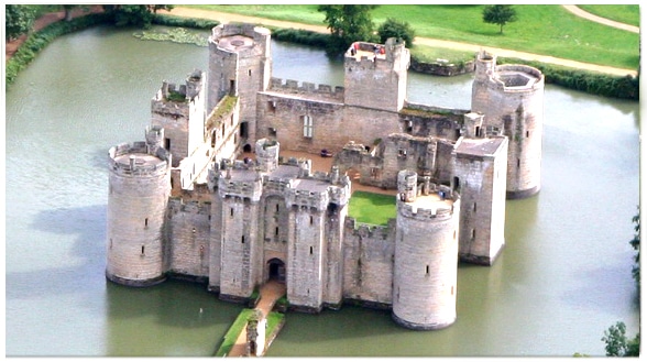 https://www.moyenagepassion.com/wp-content/uploads/2016/01/new_bodiam5.jpg