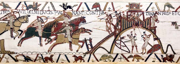 La très incontournable tapisserie de Bayeux au sujet des mottes castrales.