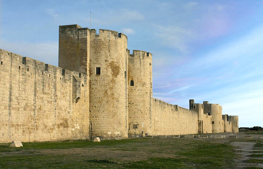 Les remparts de la belle ville d'Aigues Mortes remarquablement conservés