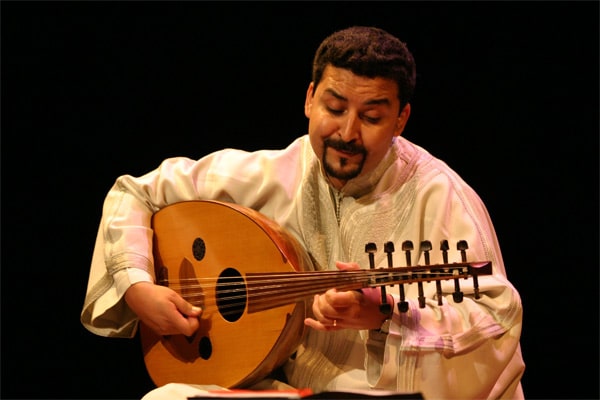 Une danse de l'âme envoûtante interprétée par un virtuose de l'oud