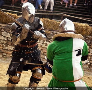 combat_medieval_tourcoing_tournoi_art_martial_behourd_armures_arrmures_anciennes_idees_sorties