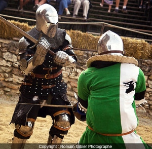 combat_medieval_tourcoing_tournoi_art_martial_behourd_armures_arrmures_anciennes_idees_sorties