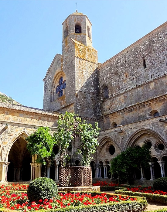 festival_evenement_musiques_anciennes_medievales_abbaye_fontfroide_lieu_interet_histoire_cisterciens_cathare