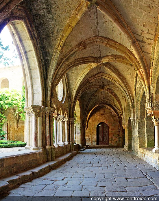 festival_evenement_musiques_anciennes_medievales_hstoire_abbaye_fontfroide_lieu_interet_cisterciens_cathare