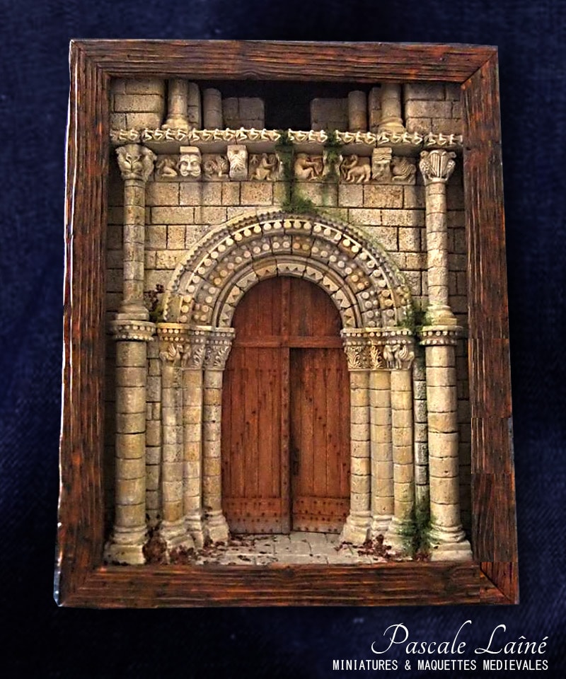 art_passion_architecture_medievale_reproduction_portail_eglise_Surgeres_Charente_miniatures_maquettes_pascale_laine