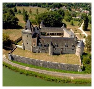 chateau_chapelle_angillon_fetes_medievales_patrimoine_france_haut_lieu_historique