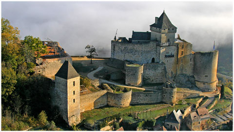 chateau-fort_medieval_castelnaud_perigord_noir_monuments_classes_site_interet_moyen-age