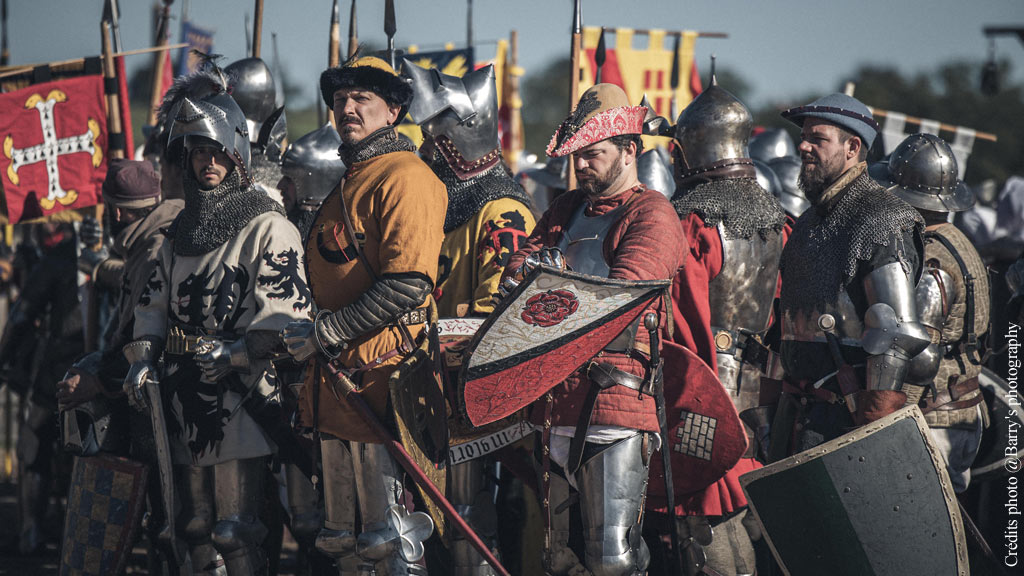 Reconstitution et histoire médiévale : revue d'armes des soldats et des nobles