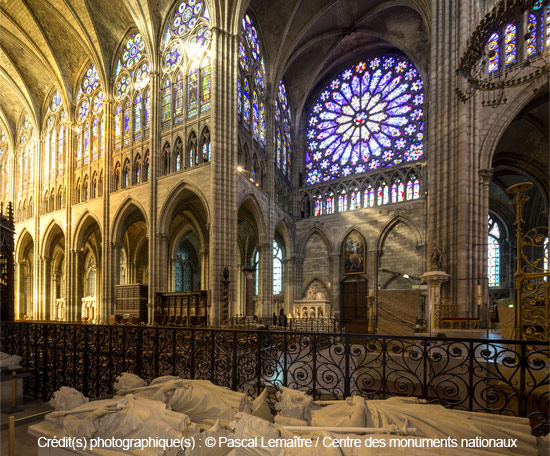 Basilique Cathédrale Saint-Denis, Gisants et vitraux